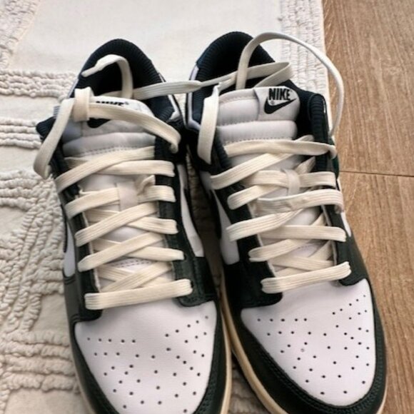 Nike Dunk Low Vintage Green (Women's) 8.5 - Picture 2 of 4